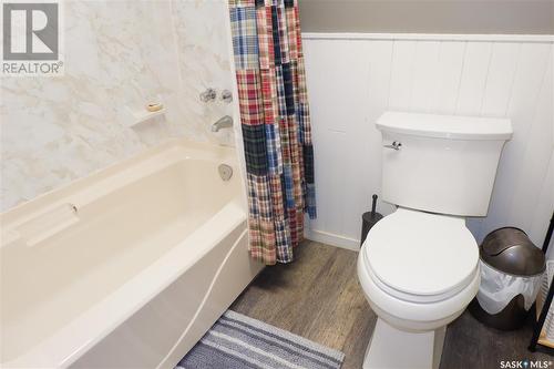 355 Centre Street, Coronach, SK - Indoor Photo Showing Bathroom