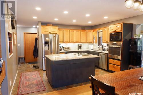 355 Centre Street, Coronach, SK - Indoor Photo Showing Kitchen