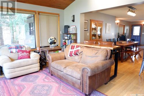 355 Centre Street, Coronach, SK - Indoor Photo Showing Living Room