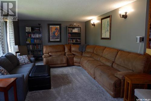 355 Centre Street, Coronach, SK - Indoor Photo Showing Living Room