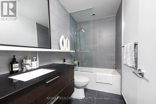 704 - 501 Adelaide Street W, Toronto (Waterfront Communities), ON - Indoor Photo Showing Bathroom