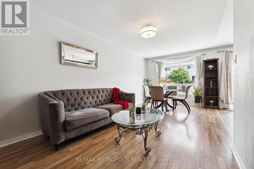 1523 Glenbourne Drive, Oshawa, ON - Indoor Photo Showing Living Room