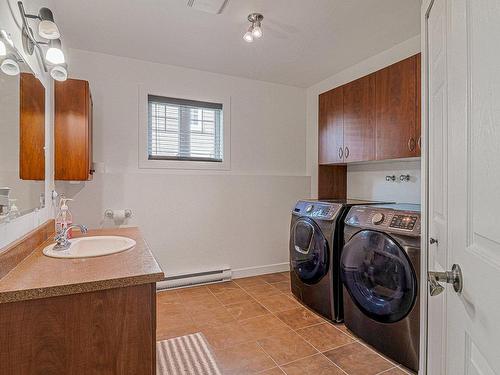 Salle de lavage - 211 Rue Mulligan, Sherbrooke (Brompton/Rock Forest/Saint-Élie/Deauville), QC - Indoor Photo Showing Laundry Room