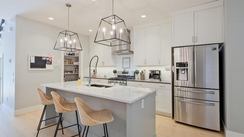 11-1940 K.L.O Road, Kelowna, BC - Indoor Photo Showing Kitchen With Upgraded Kitchen