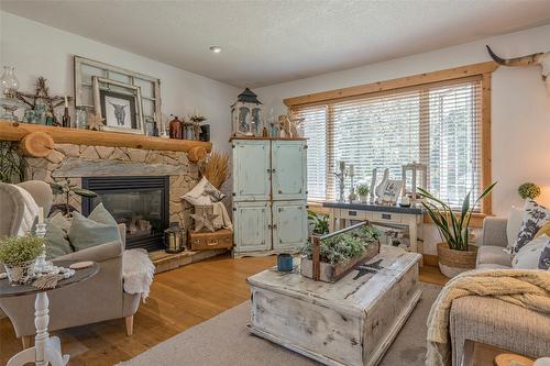 1161 Salmon River Road, Salmon Arm, BC - Indoor Photo Showing Living Room With Fireplace