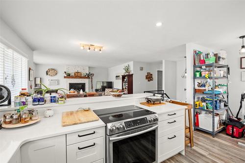 278 Temple Court, Kelowna, BC - Indoor Photo Showing Kitchen