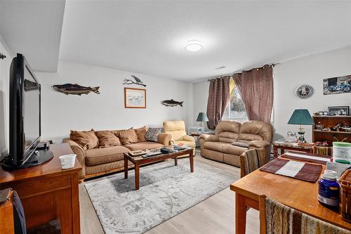 278 Temple Court, Kelowna, BC - Indoor Photo Showing Living Room