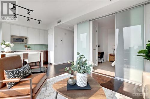 Sophisticated area to unwind or entertain - 201 Parkdale Avenue Unit#1204, Ottawa, ON - Indoor Photo Showing Other Room