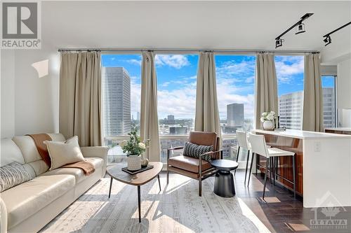 Feels like an upscale hotel suite - 201 Parkdale Avenue Unit#1204, Ottawa, ON - Indoor Photo Showing Living Room