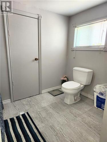 Bathroom - 63 Pine Street, Cornwall, ON - Indoor Photo Showing Bathroom