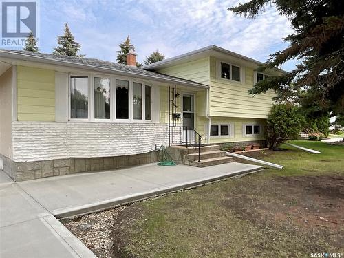 56 Atchison Crescent, Regina, SK - Outdoor