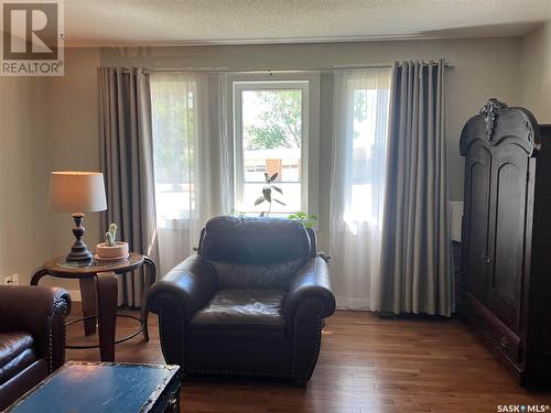 518 1St Street E, Lafleche, SK - Indoor Photo Showing Living Room