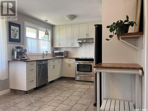 518 1St Street E, Lafleche, SK - Indoor Photo Showing Kitchen With Stainless Steel Kitchen