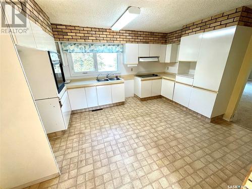 3 Lakeview Place, Jackfish Lake, SK - Indoor Photo Showing Kitchen With Double Sink