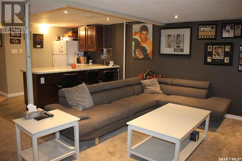 522 Upland Drive, Regina, SK - Indoor Photo Showing Living Room