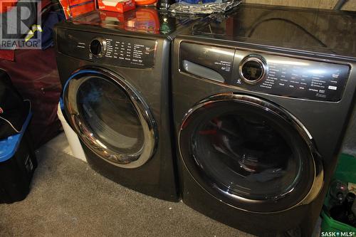 522 Upland Drive, Regina, SK - Indoor Photo Showing Laundry Room