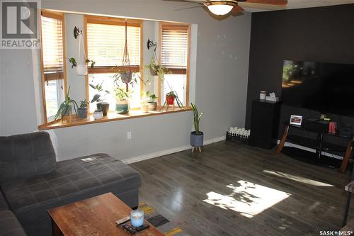 522 Upland Drive, Regina, SK - Indoor Photo Showing Living Room