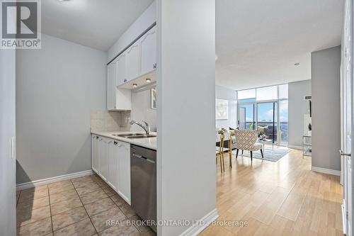 Ph40 - 18 Mondeo Drive, Toronto (Dorset Park), ON - Indoor Photo Showing Kitchen With Double Sink