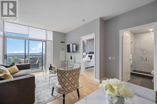 Ph40 - 18 Mondeo Drive, Toronto (Dorset Park), ON - Indoor Photo Showing Living Room