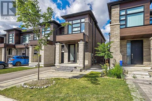 132 Hilts Drive, Richmond Hill, ON - Outdoor With Facade