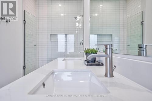 132 Hilts Drive, Richmond Hill, ON - Indoor Photo Showing Bathroom