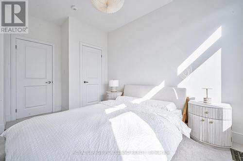 132 Hilts Drive, Richmond Hill, ON - Indoor Photo Showing Bedroom