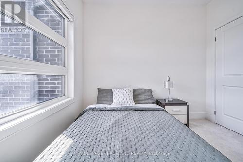 132 Hilts Drive, Richmond Hill, ON - Indoor Photo Showing Bedroom