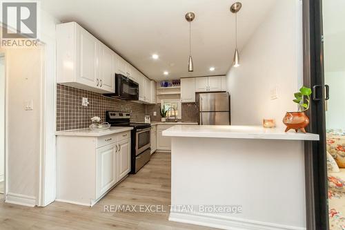 278 Pasadena Drive, Georgina, ON - Indoor Photo Showing Kitchen With Upgraded Kitchen