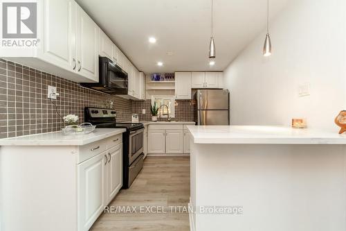 278 Pasadena Drive, Georgina, ON - Indoor Photo Showing Kitchen With Upgraded Kitchen