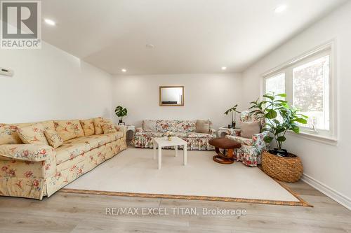 278 Pasadena Drive, Georgina, ON - Indoor Photo Showing Living Room