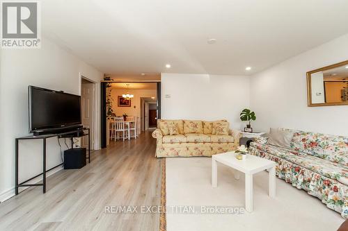 278 Pasadena Drive, Georgina, ON - Indoor Photo Showing Living Room