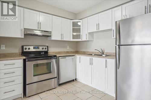 10 - 90 Sovereign'S Gate, Barrie (Innis-Shore), ON - Indoor Photo Showing Kitchen With Stainless Steel Kitchen With Double Sink