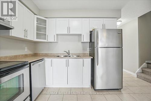 10 - 90 Sovereign'S Gate, Barrie (Innis-Shore), ON - Indoor Photo Showing Kitchen With Stainless Steel Kitchen With Double Sink