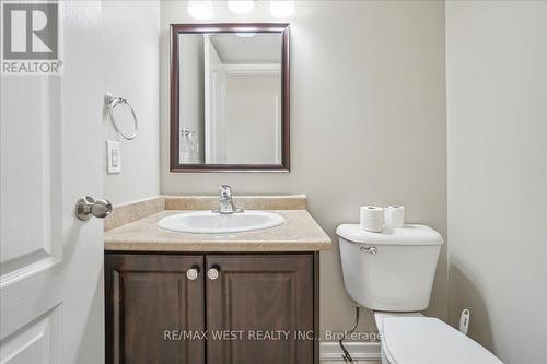 10 - 90 Sovereign'S Gate, Barrie (Innis-Shore), ON - Indoor Photo Showing Bathroom