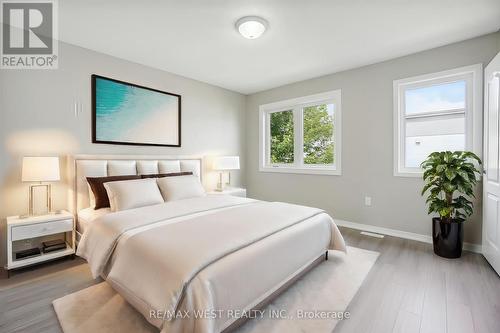 10 - 90 Sovereign'S Gate, Barrie (Innis-Shore), ON - Indoor Photo Showing Bedroom