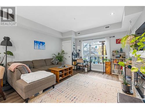 1883 Water Street Unit# 208, Kelowna, BC - Indoor Photo Showing Living Room