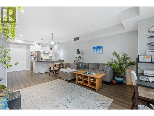 1883 Water Street Unit# 208, Kelowna, BC - Indoor Photo Showing Living Room