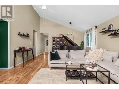 1001 30 Avenue Unit# 29, Vernon, BC - Indoor Photo Showing Living Room