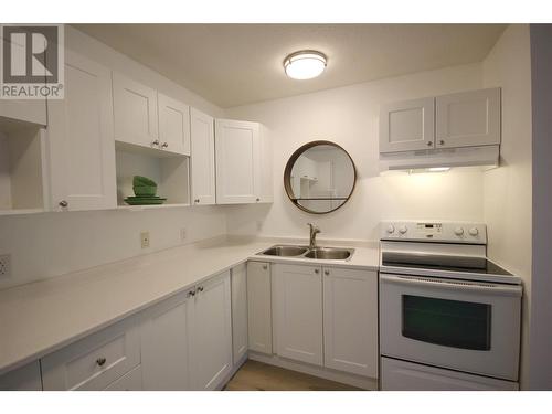 150 Skaha Place Unit# 402, Penticton, BC - Indoor Photo Showing Kitchen With Double Sink