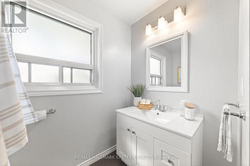 1 Seneca Road, Peterborough (Northcrest), ON - Indoor Photo Showing Bathroom