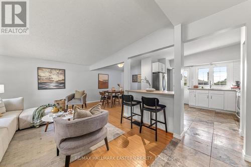 1 Seneca Road, Peterborough (Northcrest), ON - Indoor Photo Showing Living Room