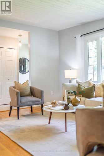 1 Seneca Road, Peterborough (Northcrest), ON - Indoor Photo Showing Living Room