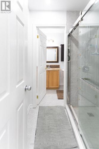 4 Champlain Boulevard, Kawartha Lakes (Lindsay), ON - Indoor Photo Showing Bathroom