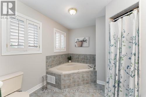 131 Cherokee Drive, Vaughan, ON - Indoor Photo Showing Bathroom