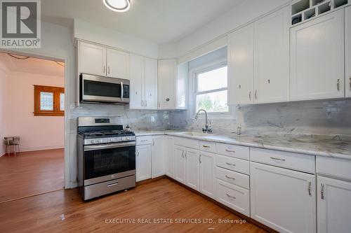 4965 Jepson Street N, Niagara Falls, ON - Indoor Photo Showing Kitchen