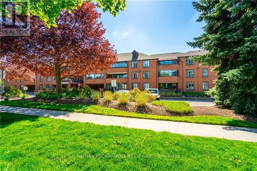 305 - 150 Wilson Street W, Hamilton (Ancaster), ON - Outdoor