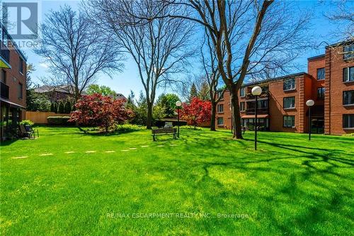 305 - 150 Wilson Street W, Hamilton (Ancaster), ON - Outdoor