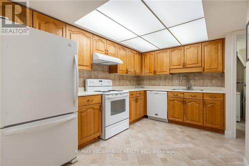 305 - 150 Wilson Street W, Hamilton (Ancaster), ON - Indoor Photo Showing Kitchen