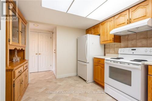 305 - 150 Wilson Street W, Hamilton (Ancaster), ON - Indoor Photo Showing Kitchen