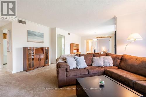 305 - 150 Wilson Street W, Hamilton (Ancaster), ON - Indoor Photo Showing Living Room